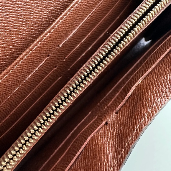 Louis Vuitton Sarah Wallet on chain - Picture 4 of 4